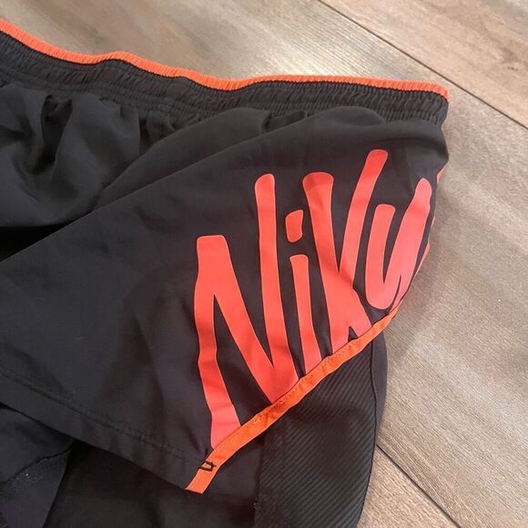 Nike Black Athletic Workout Shorts Women Small Bin J-0 - Picture 2 of 4